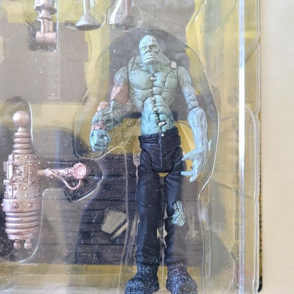 Vintage 1997 McFarlane Monsters Frankenstein Playset (New) - Picture 7 of 11